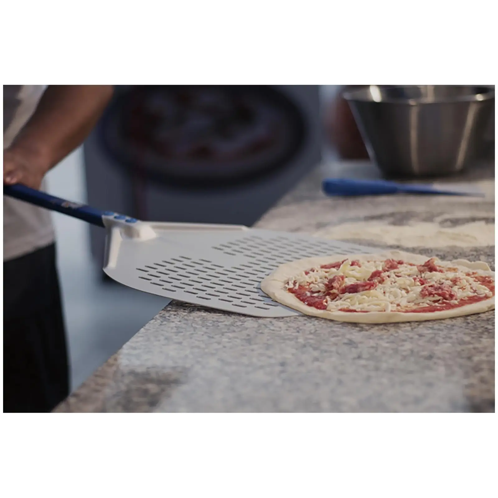 Lopata na pizzu - 36 x 36 cm - perforovaná - rukoväť: 120 cm - hliník (eloxovaný)
